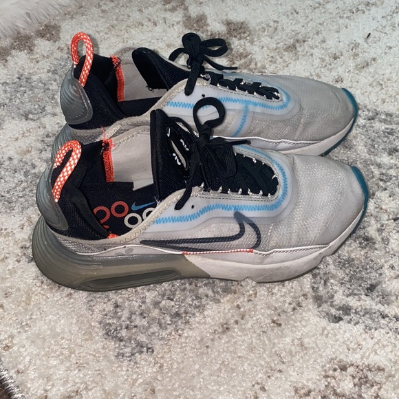 Nike Air Max 2090 ‘Pure Platinum’ - Picture 2 of 4